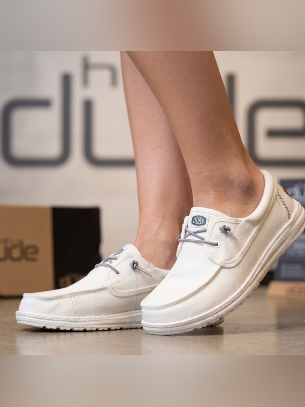 New authentic Hey Dude signature sneakers shoes sz 6 woman’s Display
